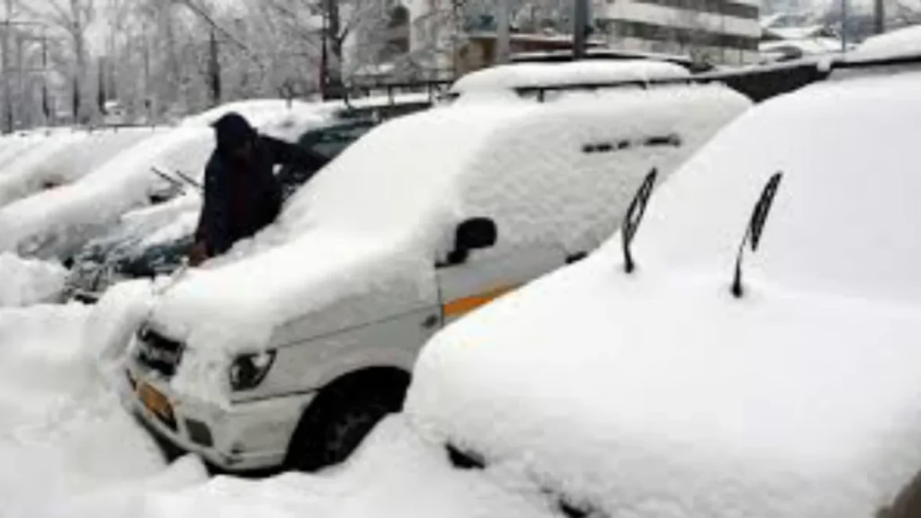 Predicts Heavy Snowfall In JK